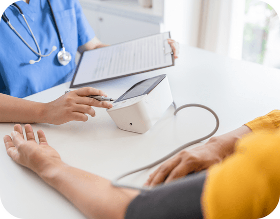 Bloeddrukmeting tijdens een Preventief Medisch Onderzoek van BOL training en advies